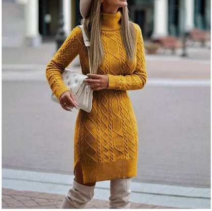 Robe tricotée à col roulé avec fente